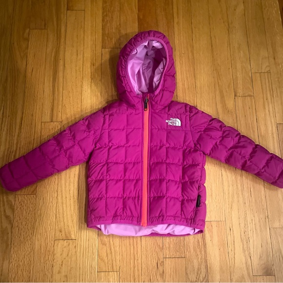 The North Face Magenta reversible Hooded Jacket - Picture 1 of 4